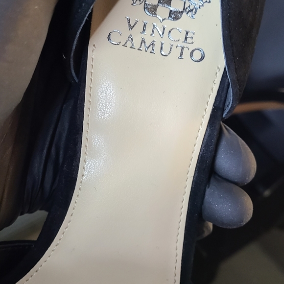*NEW* Vince Camuto Preestie Point-Toe Suede Pumps - Picture 8 of 13